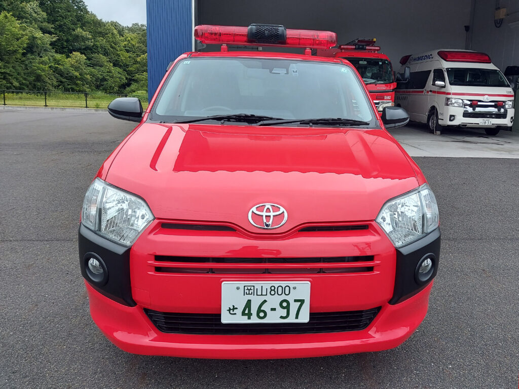 防災広報連絡車　前から見た写真