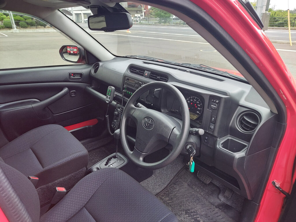 防災広報連絡車　運転席の写真